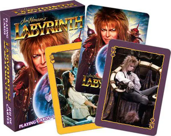 Figurine labyrinth playing cards